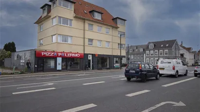 Butik eller take away til leje med særligt stor synlighed – Istandsættes flot.