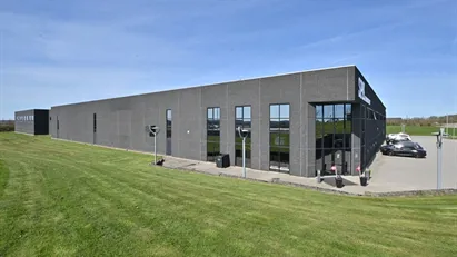 Rummelige kontorlokaler nær E45 ved Aarhus