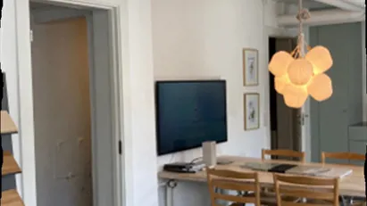 Højt kælderlokale tæt på Forum St.
