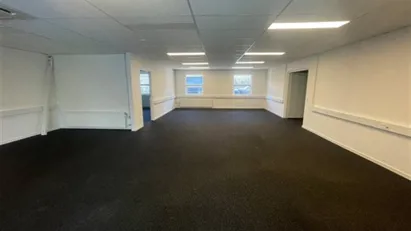 189 m2 velholdt kontor/lager til leje