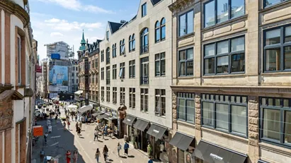 Tørt højloftet lager på 25 m2 udlejes centralt i København