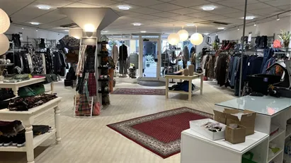 Butik i Jernbanegade 20D – 3600
