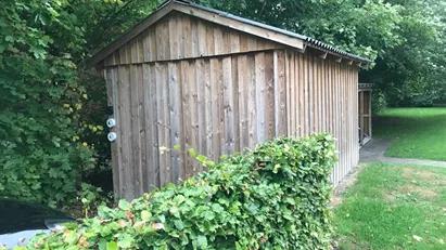 Isoleret garage udlejes