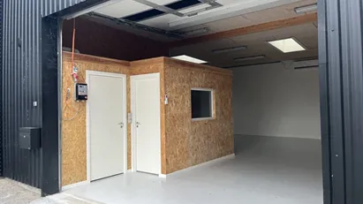 Højloftet Lager med stor port