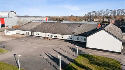 Centralt beliggende lager/distributions og kontor ejendom