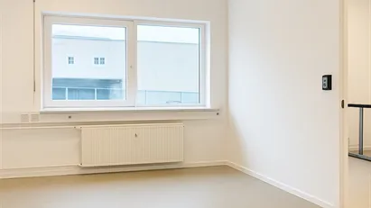 KONTOR / OPBEVARING MED EGET KØKKEN & BAD/TOILET