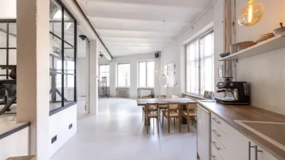 Kontorplads i kreativt fælleskab mit i kbh k.