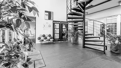 Kontor til leje ved E45 – unik kontorpark med synlig facade og lade station