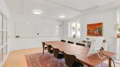 Kombineret storrumskontor og mødelokaler