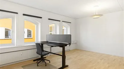 Kontor til 5-6 personer i kontorhotel