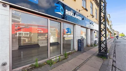 Skal din virksomhed ses af over 20.000 bilister hver dag?