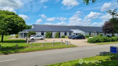 Lagerbygning med porte og ramper udlejes Lagerbygning med porte og ramper udlejes