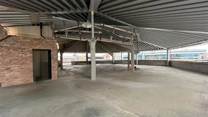 Lyst og karakterfuldt kontor med havneudsigt