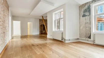 Charmerende lejemål med rustikke detaljer.