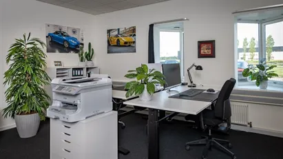 Kontor fælles skab - selvstændig kontor.