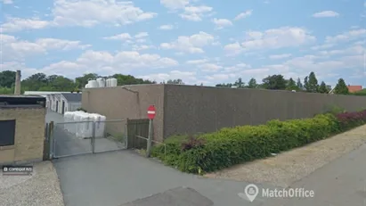 Stor regulær lagerhal med kontor til lav pris