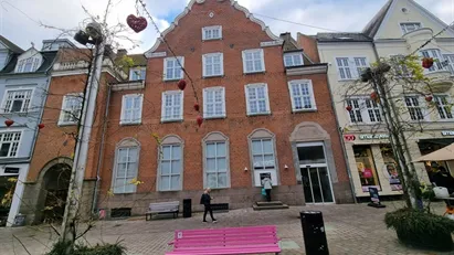 Erhvervslejemål i Viborg med absolut AAA-placering - i alt ca. 720 kvm