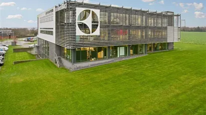 Ved porten til Jylland udlejes nu 1. sal i ejendom med stor eksponeringsværdi.