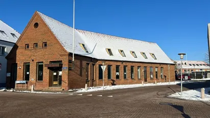 Kontorfællesskab ejendomsmægler, advokat, revisor, arkitekt, ingeniør, firma domicil, beliggende i Augustenborg by