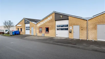 472 m² lager/kontor i større erhvervspark