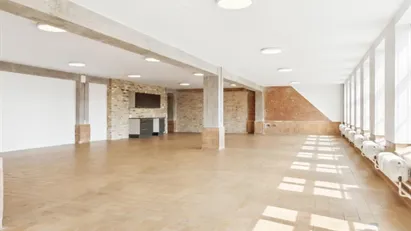 Lyse lokaler, godt egnet til kontor og showroom