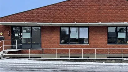 Lyst og præsentabelt kontorlejemål. Ledig fra 1/12-26