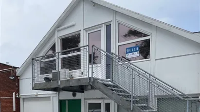 Ny istandsat lyst kontor. velindrettet med 3 rum, herudover køkken og toilet.
