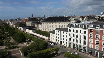 I Byens Bedste Baghus med rigtig kongelig nabo