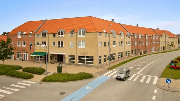729 m2 butik, kontor, klinik i Frederikshavn til leje