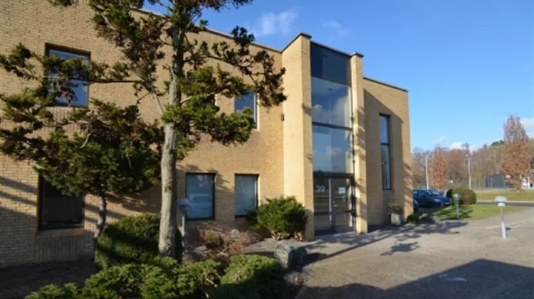 403 m2 kontor, showroom i Værløse til leje