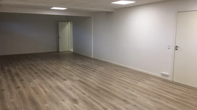 100 - 150 m2 showroom, kontor, kontorhotel i Ry til leje