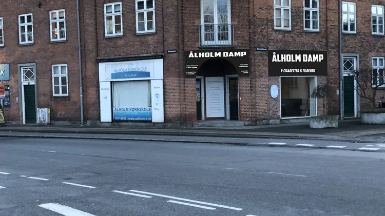 80 m2 butik, klinik, restaurant eget brug i Valby til leje
