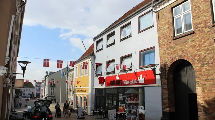 384 m2 butik, restaurant eget brug, showroom i Aabenraa til leje
