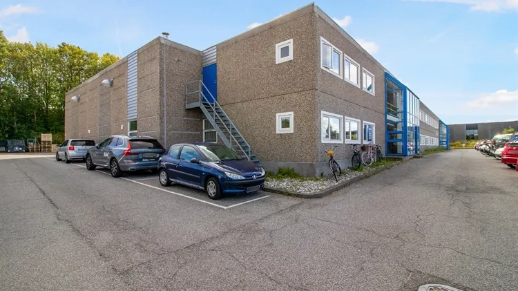 94 m2 kontor, undervisnings-/mødelokale, showroom i Viby J til leje
