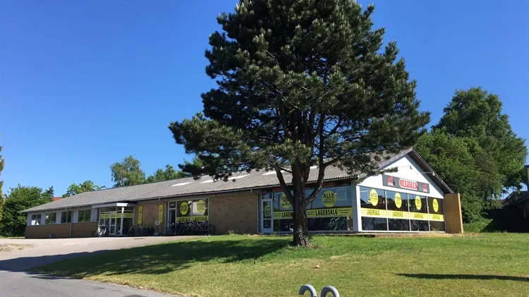 605 m2 butik, produktion i Nyborg til leje