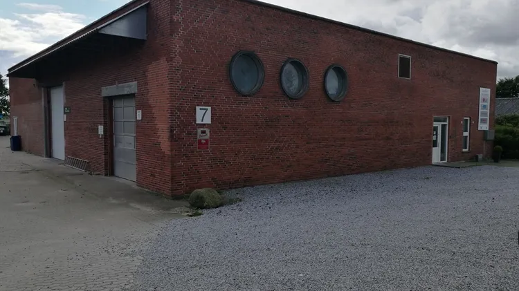 220 m2 lager i Hasselager til leje