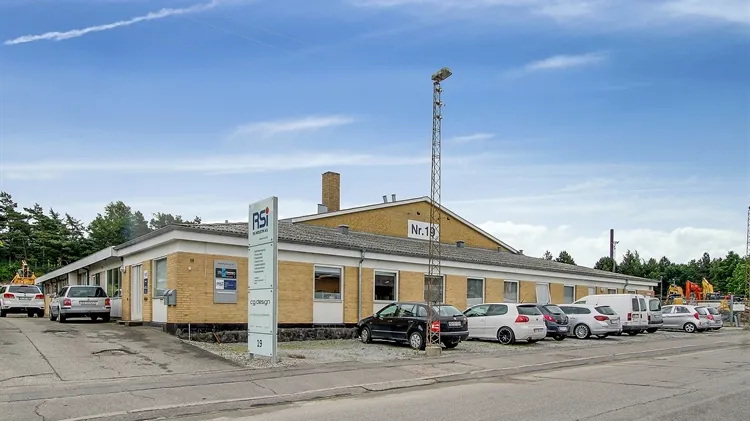 273 m2 lager, showroom, produktion i Viby J til leje