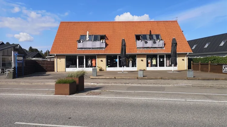 171 m2 butik, restaurant eget brug i Væggerløse til leje