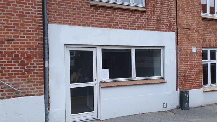 58 m2 butik i Århus N til leje