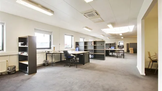 Office spaces for rent in Tilst - photo 1