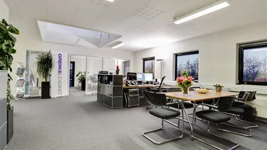 Office spaces for rent in Tilst - photo 1