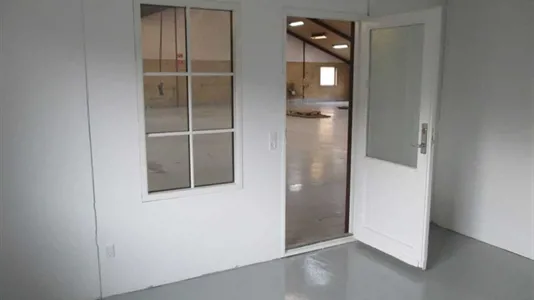 Industrial properties for rent in Them - photo 3