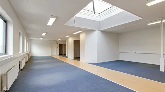 Office spaces for rent in Tilst - photo 1