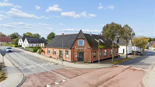 Bedrijfsruimtes te koop in Gesten - foto 1